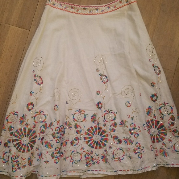 Dresses & Skirts - Floral embroidered calf length skirt